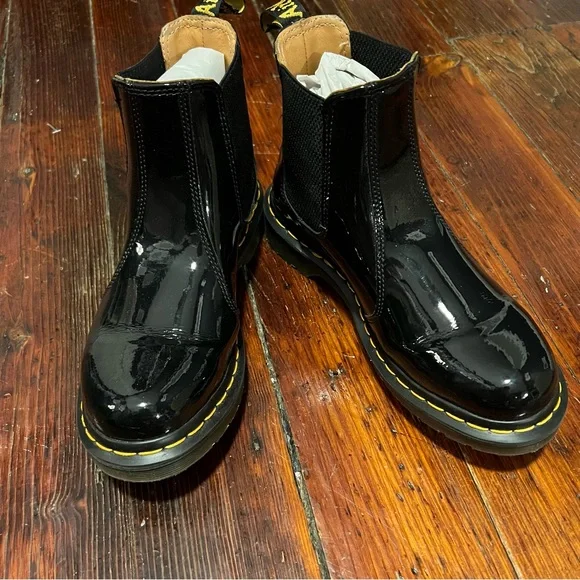 Dr. Martens Women's 2976 Chelsea Boot Black Patent Lamper Size 8 - Picture 4 of 9